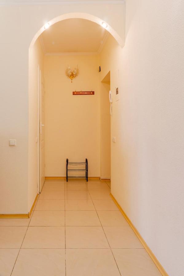 Apartment Triokhsviatytelskaya Street 3 Kiev Buitenkant foto