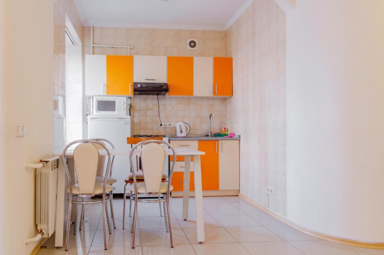 Apartment Triokhsviatytelskaya Street 3 Kiev Buitenkant foto