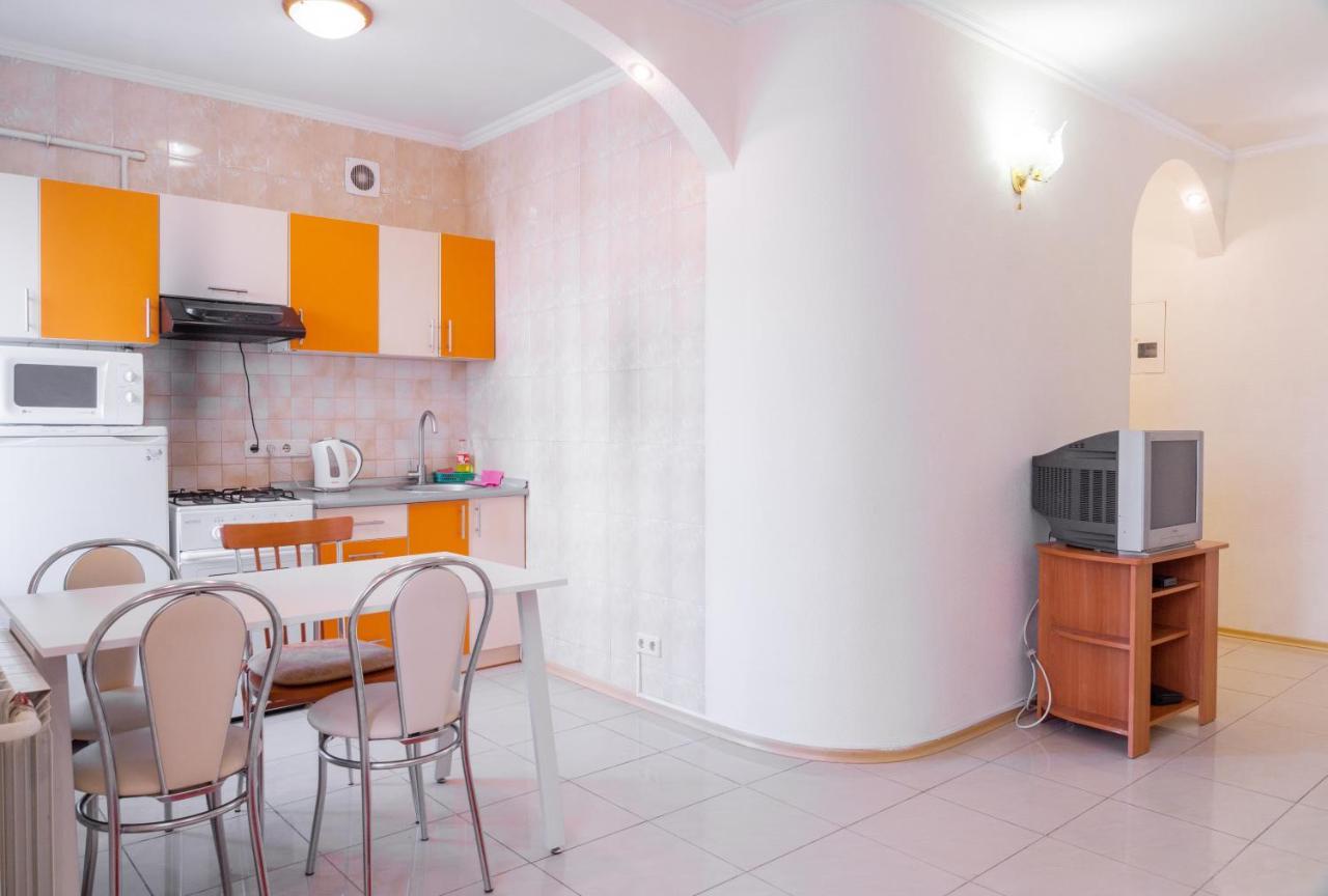 Apartment Triokhsviatytelskaya Street 3 Kiev Buitenkant foto