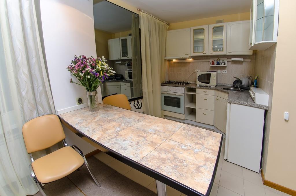 Apartment Triokhsviatytelskaya Street 3 Kiev Buitenkant foto