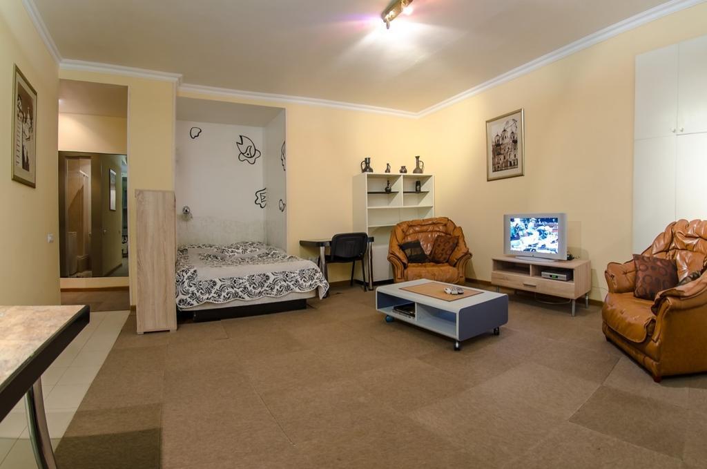 Apartment Triokhsviatytelskaya Street 3 Kiev Buitenkant foto