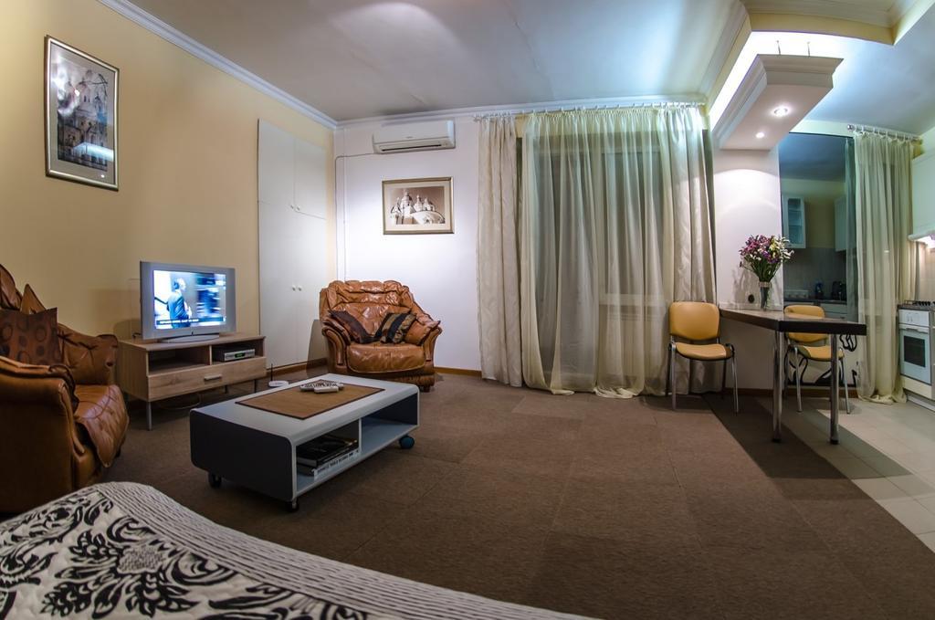Apartment Triokhsviatytelskaya Street 3 Kiev Buitenkant foto