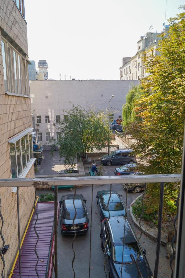 Apartment Triokhsviatytelskaya Street 3 Kiev Buitenkant foto