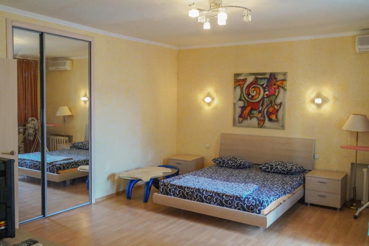 Apartment Triokhsviatytelskaya Street 3 Kiev Buitenkant foto