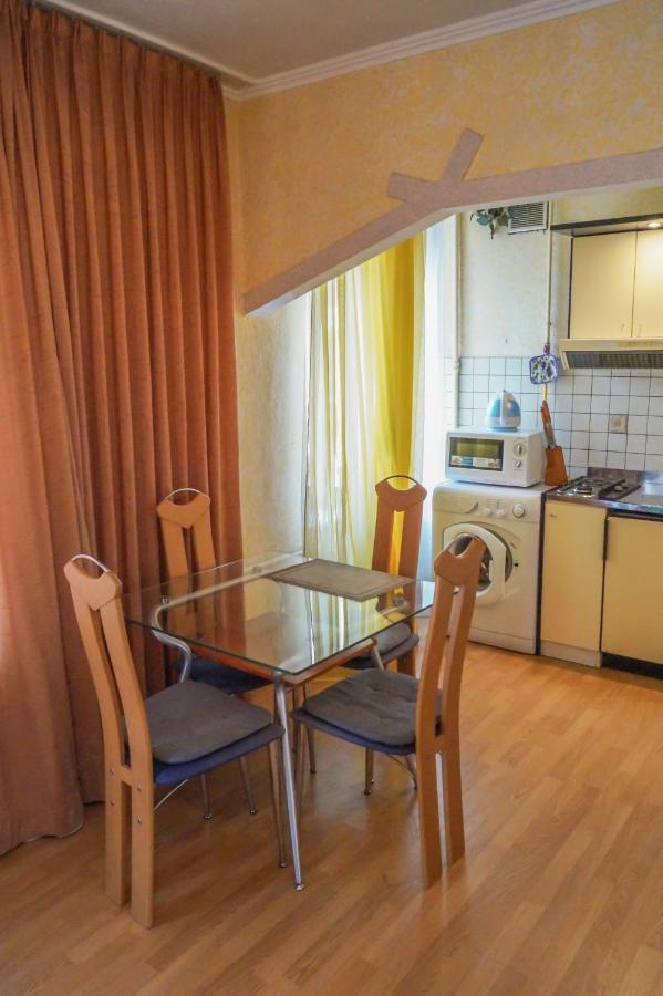 Apartment Triokhsviatytelskaya Street 3 Kiev Buitenkant foto